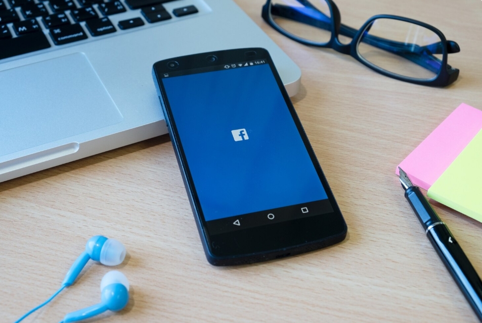 কেন ফেসবুক প্রোফাইল ফ্রেম ব্যবহার করবেন